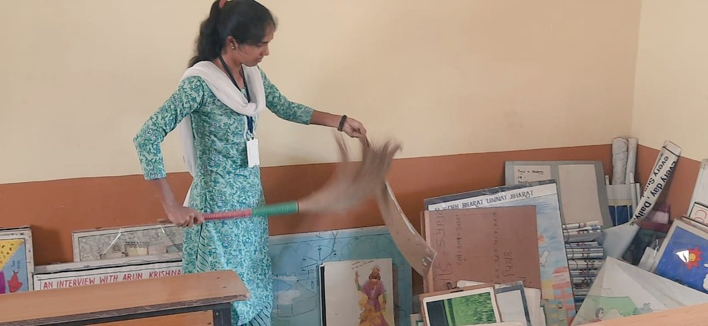 #NCTE: Promoting #Swachhata at the forefront under #SpecialCampaign3.0

The students & staff of Smt. P.N Patel College of Education, Umrakh, Bardoli, Gujarat cleaned the college campus and collected plastic garbage from every nook & corner of the college premises.

#SwachhBharat