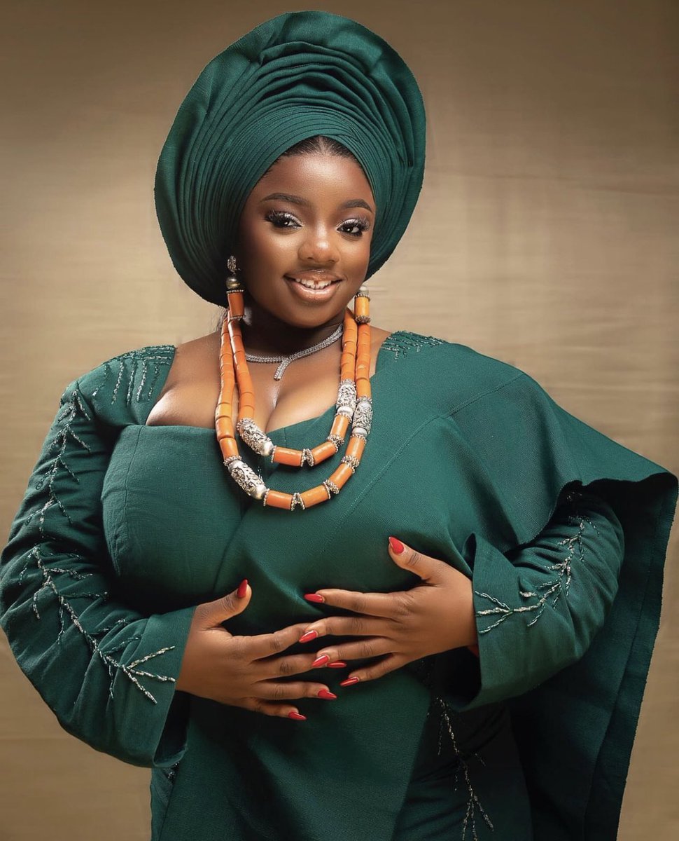 Gbonjub47741674's tweet photo. Happy birthday Bisi Mi @Thedorathybach Praying for more soft life for you 🥳🥳❤️ https://t.co/y9VJDLzZbj