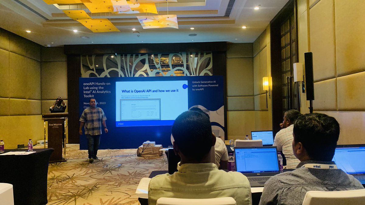 kavitaaroor's tweet image. #developers using the Intel Data center GPU Max series! @AbhishekNandy81 addressed LLM using Lang Chain & GenAI concepts using Intel AI Analytics toolkit with stable diffusion demo for Image & text 😊 at the #oneAPI Roadshow @TheWestinVelachery its a full house @sachinkelkar #AI