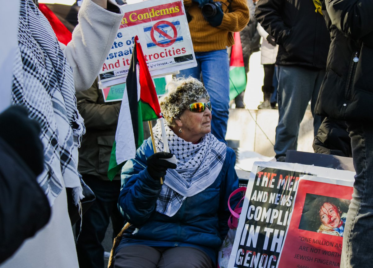 MuslimInCalgary's tweet photo. Calgarians held a protest in front of City Hall & marched down Stephens Ave in solidarity with the Palestinian cause on Oct 29, 2023.
Every Sunday, marches supporting Palestine gather a large crowd, while the opposing side draws only a few.
#savegaza #yycprotest #freepalestine https://t.co/dBEKjTVlRT