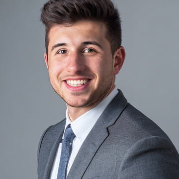 eyishazyer's tweet image. A professional photo is essential on LinkedIn.
But a photographer will cost you $200.
Here's how to create a professional profile photo with AI in no time: