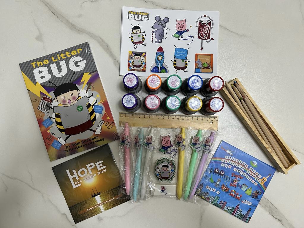 TeacherHamHQ's tweet photo. Teacher Ham X Atelier Soemi

Looking forward to next week’s Handmade Hong Kong Christmas Market on November 12th @ Discovery Bay 11am-6pm. 

Special Offer on The Litter Bug - $80 signed copy. 
+ NEW MERCH!!! ☺️🎉🍭🚀

Hope to see you there! 
https://t.co/d196Ii0weX https://t.co/NgyqsrKU1D