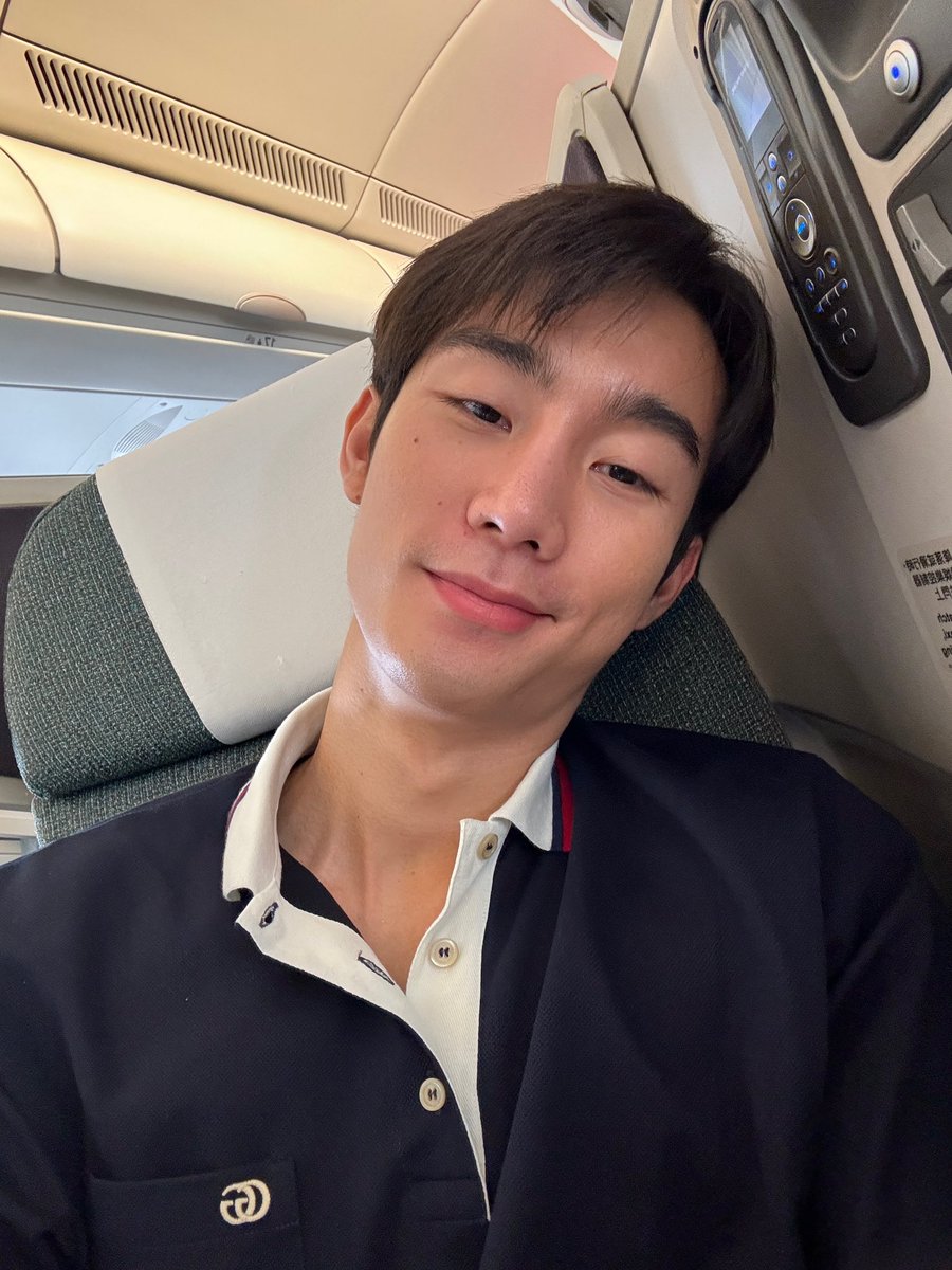 ไว้กลับมาเที่ยวนะรอบนี้มาทำงาน ดีใจที่ได้เจอทุกคนครับ 🦊✨🤍 #ForceBook1stFMinHK