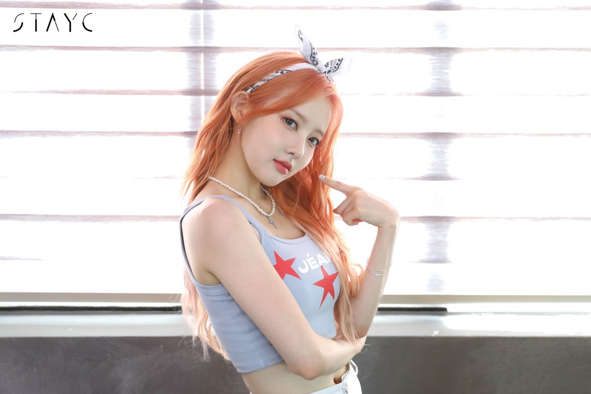 이여자의 퍼스널컬러는 뭘까 참으로 궁금해지는 사진