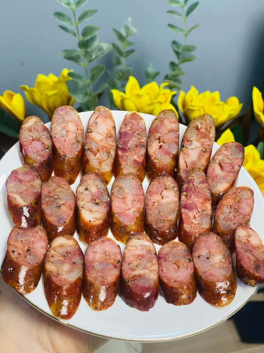 habit9x's tweet image. #LẠP SƯỜN HUN KHỎI TÂY BẮC.. túi 0,5 kg ah
Chuẩn made in Tây Bắc 
☑️☑️Lạp sườn gác bếp hay còn gọi là lạp xưởng hun khói vốn là món ăn truyền thống của người Thái đen, người Nùng và một số dân tộc khác vùng Tây Bắc.
☑️☑️ Lạp sườn làm từ ruột non và thịt…