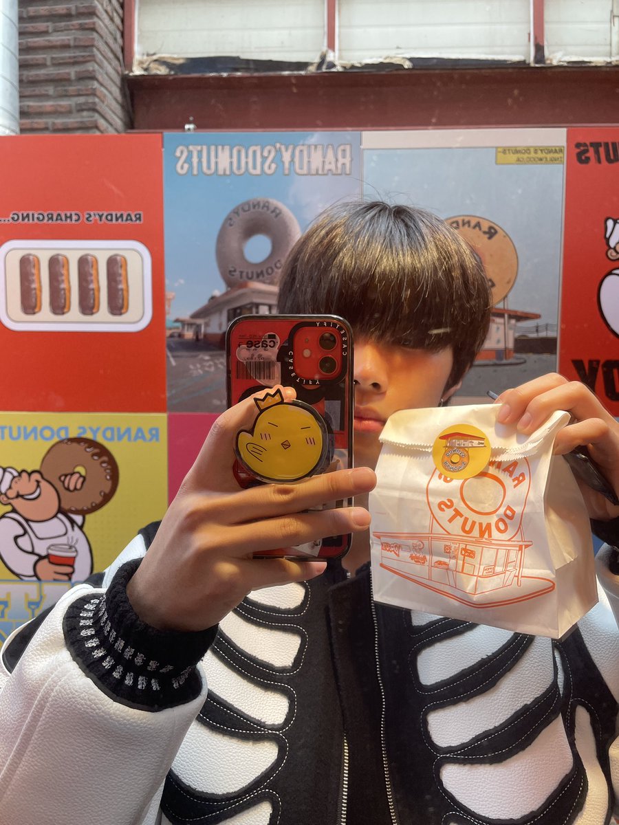 [📷][#JUHAN_RAID]

🍩 냠

#블리처스 #BLITZERS #주한 #JUHAN