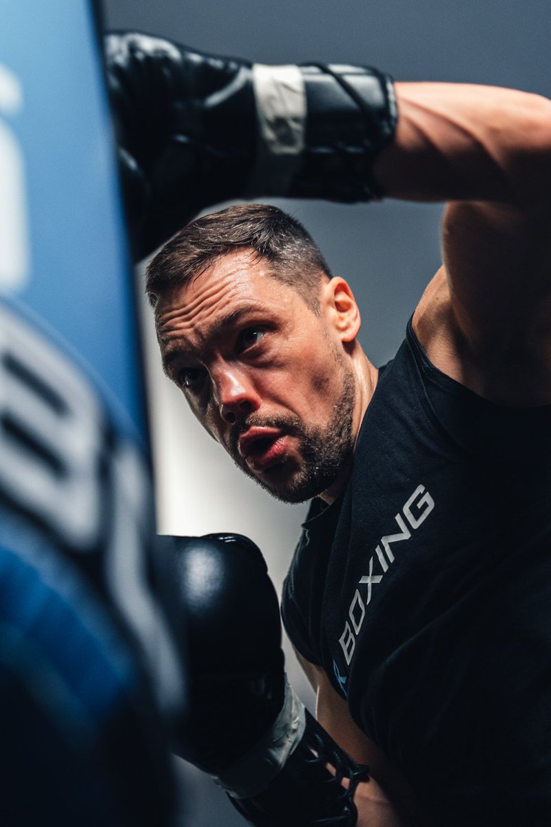 MR_BOXING_'s tweet photo. Dein #Blick bestimmt die Richtung in deinem Leben. Behalte den #Fokus auf dein #Ziel.🥊
•
#MRBOXING
•
#erfolg #motivation #zieleerreichen  #gewinner #mindset #training #boxing #boxen #winning #workout #heavybag https://t.co/f0Ej4V9Wk6