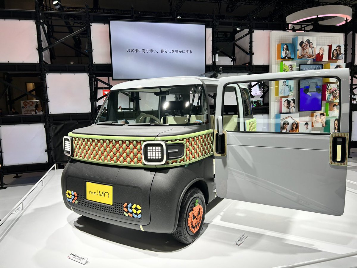 futabasharyo's tweet photo. こんにちは😃😃　
双葉車輌は先日、一泊２日の社員旅行で東京へ行って参りました🗼

1日目には東京ビックサイトで行われるJAPAN MOBILITY SHOWに参加✌🏻🤭

双葉車輌では福利厚生として様々な楽しいイベントを行なっておりますので興味のある方は是非お越しください🌟🚗 https://t.co/cDrq8CVDbM
