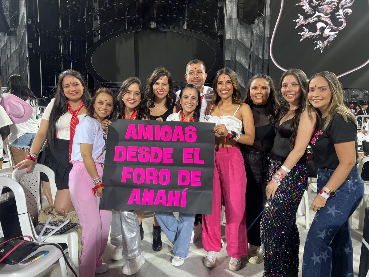 andreajimenez_'s tweet photo. Te amamooos @Anahi. Sigues brillando siempre 🤩⭐️⭐️ https://t.co/hCGZ306Oah