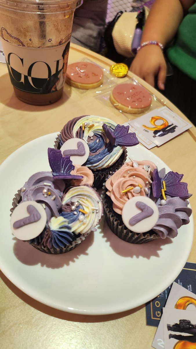 DocFloHPB's tweet image. #JungKook_GOLDEN streaming party @Purple7Cafe @jeonkookieee. Lez gooo!!!💜💜💜