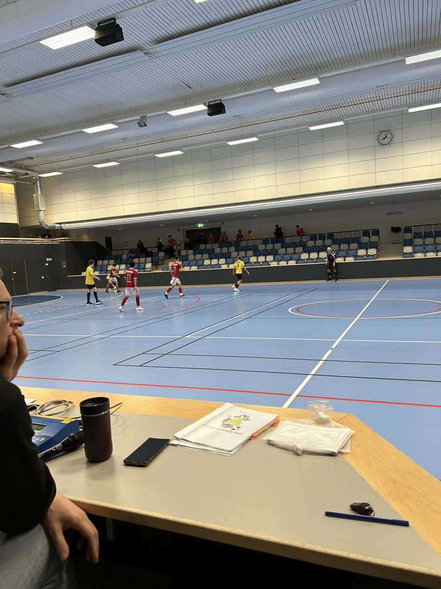 Kycklingcupen's tweet photo. Kycklingcupens andra helg är igång med F14 i Estrad och P14 i Nolhagahallen.

I eftermiddag spelas även F16 i Nolhagahallen och P16 i Estrad. https://t.co/b6hVRhhx6a