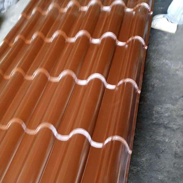 Youngdaddykmb's tweet photo. Aluminum roofing sheets classify into different design and quality. Interns of design we have #longspam #steptile #metcouple etc. we also have different types of quality such as #0.45 #0.55 0.6 and 0.7 and above, we normally used #0.55 in north western Nigeria. https://t.co/SunVuat1p0
