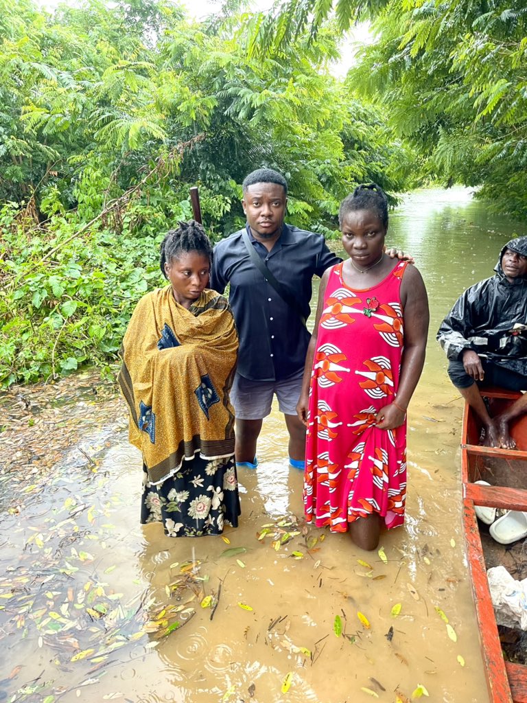 GodwinAsediba's tweet photo. Relief efforts have brought hope to some pregnant women in the Volta Region affected by the Akosombo Dam spillage. They received essential items, and two women from my story safely delivered babies after a challenging journey. #3foundation #journeywithasediba https://t.co/z0piqTG9CG