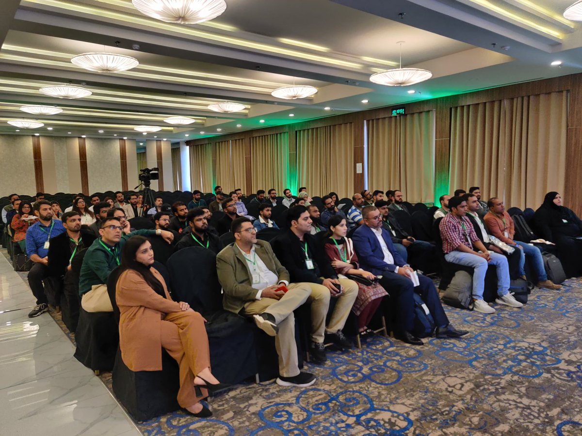 It’s a packed session — tips to build your security mindset for @stangomat here at #PakDreamin23.