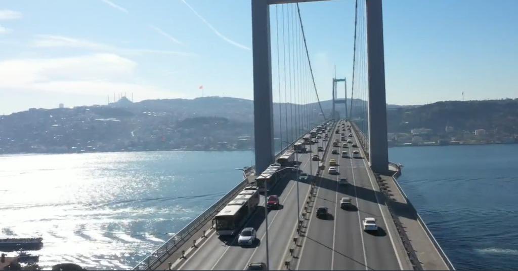 Yolcularımızın talepleri, incelemeler ve kontroller sonucunda Metrobüs hattımızda neler yaptık ✅

✅Gün içinde yolcu yoğunluğumuza müdahale etmek amacıyla ara istasyonlarımıza belirli bir plan dahilinde günde 400 boş metrobüs gönderiyoruz,
✅Beylikdüzü ve Edirnekapı