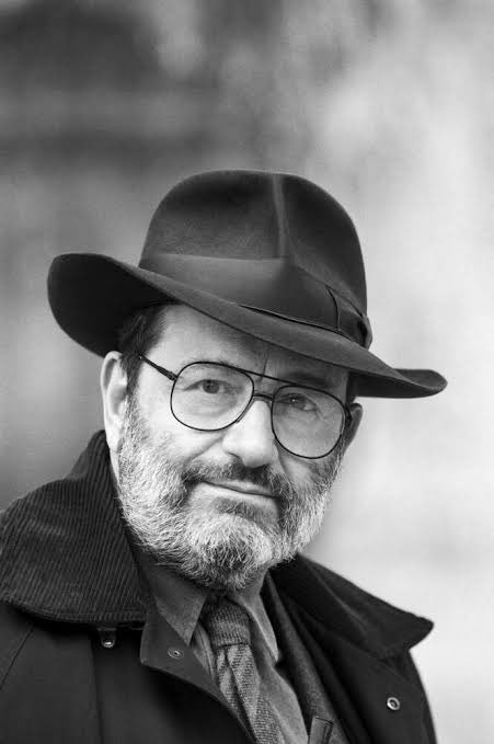 "21. yüzyıl insanının yanılgısı, faşizmin tekrar Nazi üniformasıyla geleceğini sanmasıdır."  

Umberto Eco
(D.1932- Ö. 2016)
#UmbertoEco