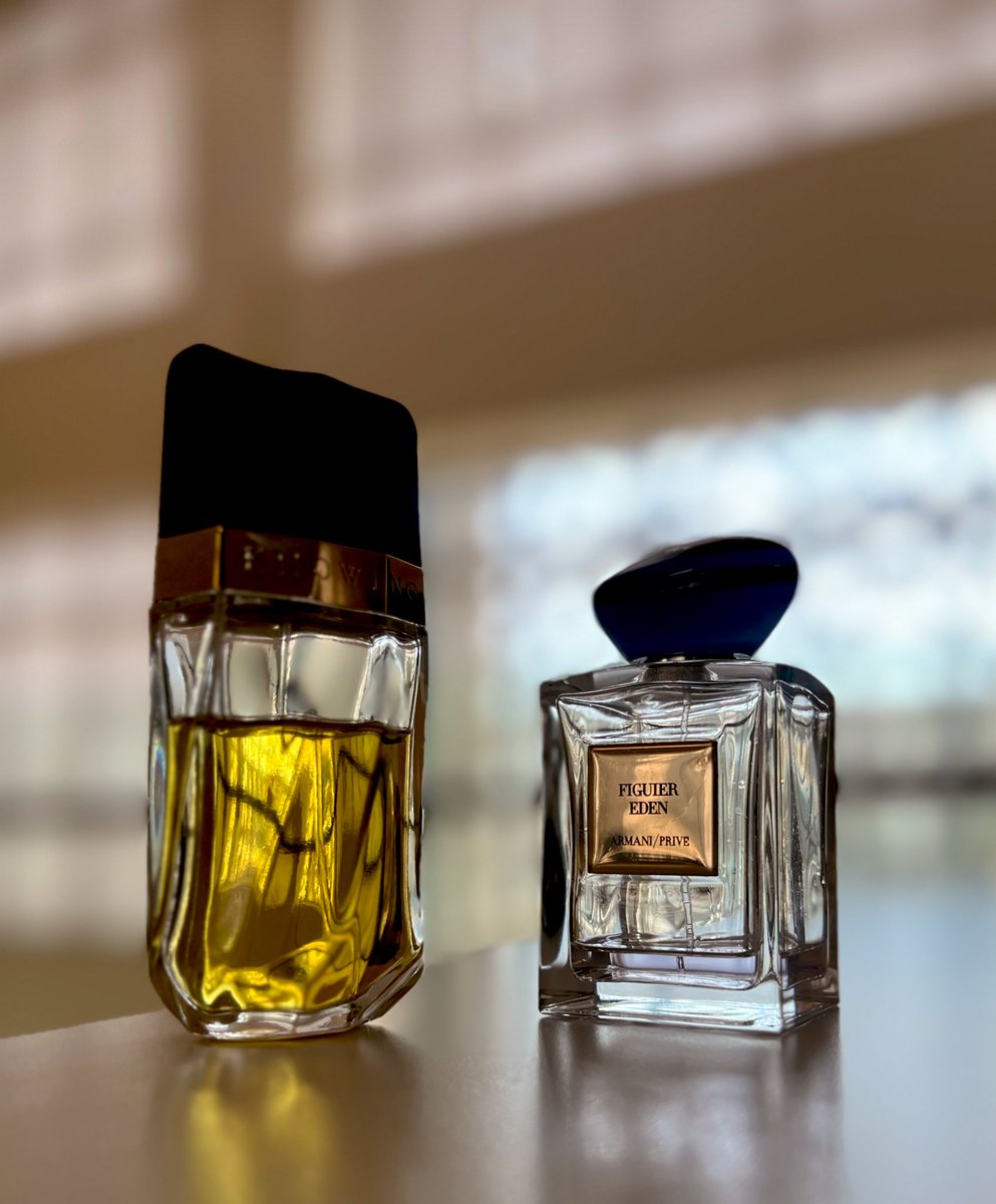عطر knowing Estee lauder من أجمل العطور اللي سهل تمزج معه عطر آخر، رائحته فخمة بخورية على رائحة زهرية تعطي إحساس بالنظافة.

مزجت معه عطر من أجمل العطور اللطيفة الناعمة النهارية.. عطر figuier eden Armani، يحتوي على زهرة السوسن وفاكهة التين وروائح عشبية حمضية. العطر رائع جدا برائحة