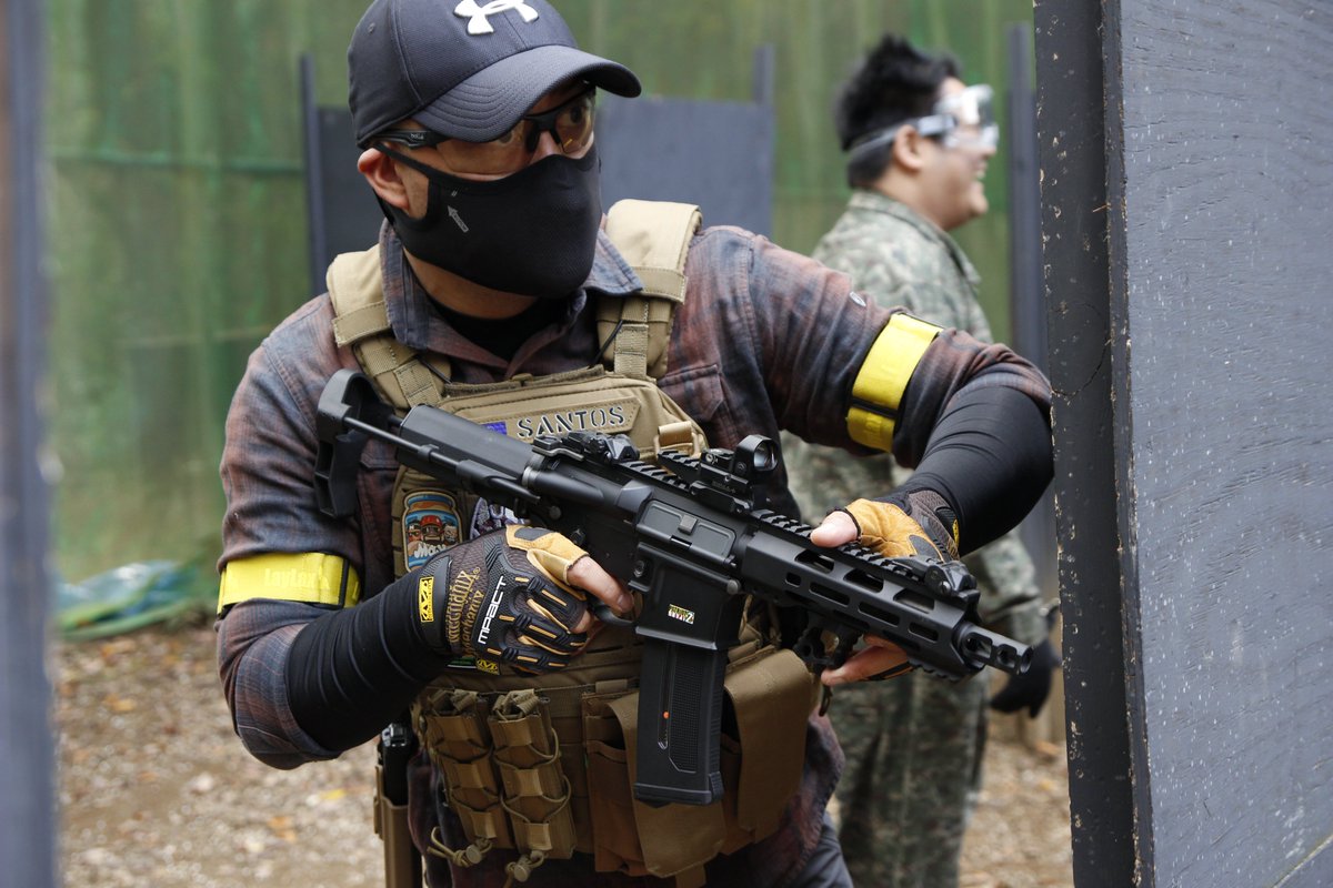 SGF_PATRIOT2's tweet photo. 本日お越しいただいた皆様、誠にありがとうございました！

本日はたくさんの初心者の方にご来場していただき、大盛り上がりのサバゲーになりました(^O^)／

特殊戦の10発制限戦では、全員が慎重に弾を撃っていて緊張感がありましたね(*´▽｀*)

次回の定例会は11/5(日)です。
お待ちしております！ https://t.co/Eb9jJcH113
