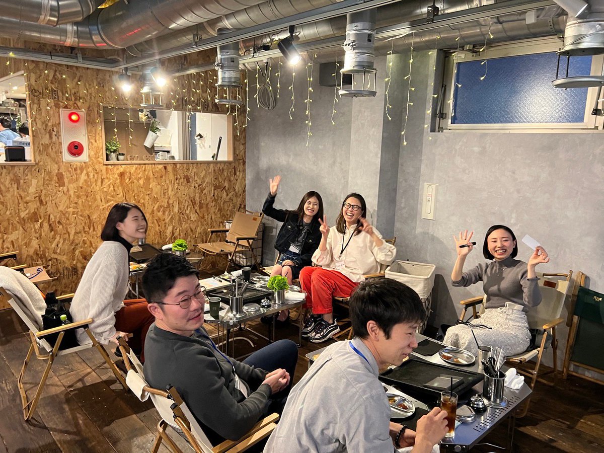 aonboaonbo's tweet photo. 昨日は、京都で、

私の実践型総合Webマーケスクールの
懇親会でした。

最強の人財がスクスクと育ってます。

ブログSEO、ワードプレス、ライティング、動画編集、YouTube、TikTok、インスタ。

ゼロからたった1年で
全部を出来るようにする。

気が狂ってる最強の実践型カリキュラムの
0→1スクールを4年前からやってます。

もう教育の仕方の研究が、
終わってて育て方を極めてます。

ありえないレベルの人財が急速に、
大量に育ってます。脱落者もほぼなし。

100名以上の最強人財を同時に
生み出してます。

お披露目出来る時が楽しみです！

来年の春で1年のカリキュラム
終わりますが、

受講生の成長レベルの高さに、
皆さんドン引きすると思います。笑

実は、わたしの1番の特技は、教育です。バズらせ技術は、2番目です。

私が大量に色んな面白いプロジェクトを
回せるのは、人を育てる能力が高く、
優秀な人財に助けてもらってるからです。

この仲間と面白い事業を来年は
たくさん仕掛けます！

ちなみに、今日はこれから、
東京懇親会です！