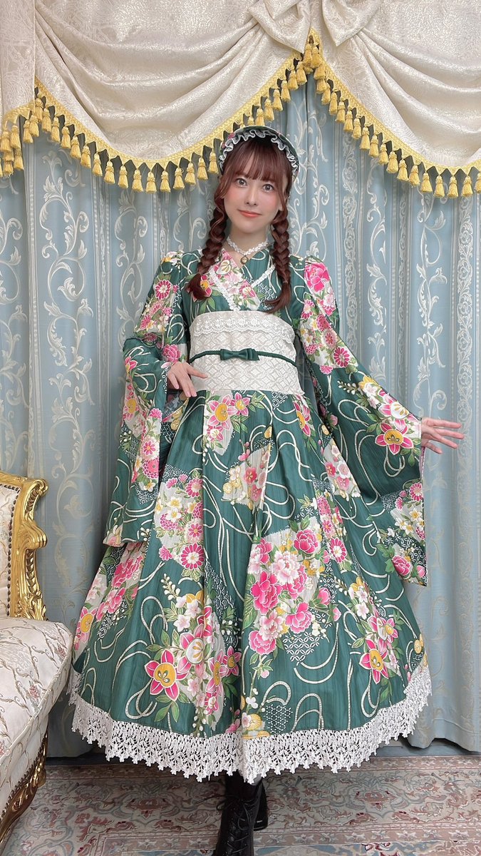 krm0320's tweet photo. 大人気大和撫子ワンピース♡桃色、抹茶色、御納戸色です。１枚目と4枚目は中に見せて可愛いあったかインナーを着てます☺️ハシゴレースのリボンの色は選べるよ🎀サイズによっては売り切れも出てるので迷われてる方はお早めにどうぞっ😳
https://t.co/6KZjA57sVz https://t.co/zqz2jvRGyw