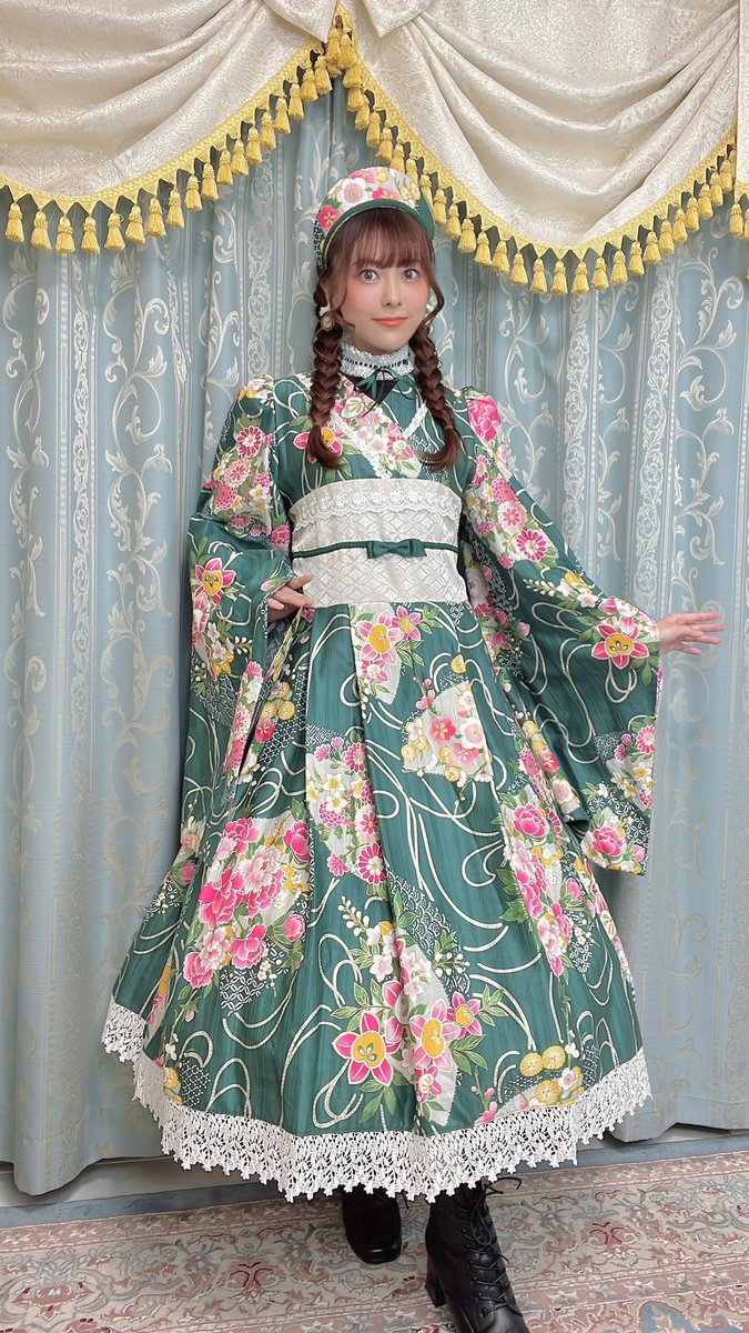 krm0320's tweet photo. 大人気大和撫子ワンピース♡桃色、抹茶色、御納戸色です。１枚目と4枚目は中に見せて可愛いあったかインナーを着てます☺️ハシゴレースのリボンの色は選べるよ🎀サイズによっては売り切れも出てるので迷われてる方はお早めにどうぞっ😳
https://t.co/6KZjA57sVz https://t.co/zqz2jvRGyw