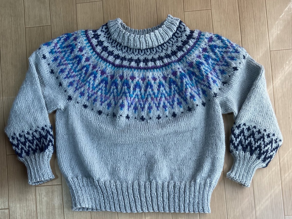 ノルディック柄のセーター編めました。 セリアの本
