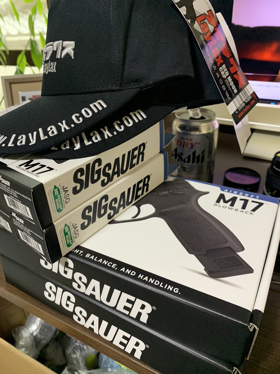 Suneku0731's tweet photo. 来週土曜はサバゲー行きたいな～。
そこ逃したらまた忙しくて行けなくなるかも。
確実に運動不足で体重が少し増えてる。
M17のブラックが来たライラクスのキャップも来たぞ(笑) https://t.co/LaV8kFoiiz