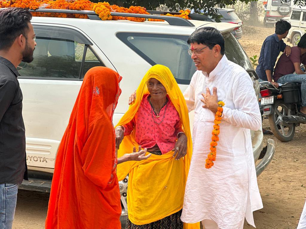 जीवन में केवल एक खुशी है
 प्यार करना और प्यार पाना ।
<a href="/INCRajasthan/">Rajasthan PCC</a> <a href="/GovindDotasra/">Govind Singh Dotasra</a> <a href="/ashokgehlot51/">Ashok Gehlot</a> <a href="/SachinPilot/">Sachin Pilot</a>