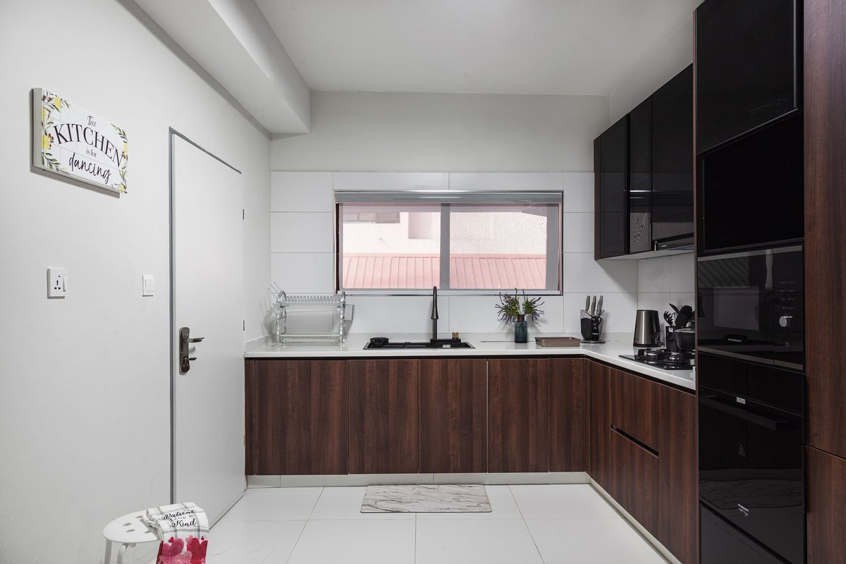 CheckersICL's tweet image. Looking for a perfect getaway with friends and family in Abuja? CheckersBnB got you covered with it’s strategically situated 3bedroom Hollywood-glam designed apartment.