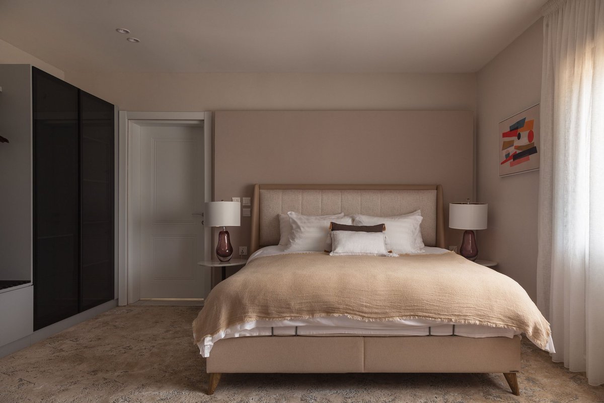 CheckersICL's tweet image. Looking for a perfect getaway with friends and family in Abuja? CheckersBnB got you covered with it’s strategically situated 3bedroom Hollywood-glam designed apartment.