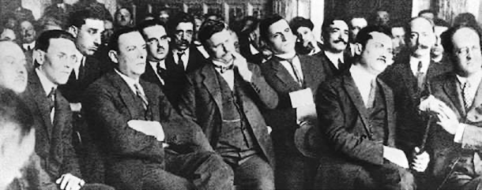 ANPIRomaPosti's tweet photo. Il #9novembre 1926, dopo che fuori #Montecitorio una squadraccia fascista picchiò #CostantinoLazzari, vecchio patriarca del socialismo italiano, la Camera dei deputati deliberò la decadenza dei 123 deputati aventiniani. Tra loro: #Buozzi, #DeGasperi,#Turati, #Picelli, #Gramsci.. https://t.co/CV85R8iasQ