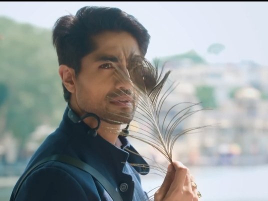 Kanika03271756's tweet photo. Dhalti raat ka ek Musafir
 subha alvida keh chala..
Jeete ji tera ho saka na,
Marke haq ada kr chala..💔

#abhimanyubirla #yrkkh https://t.co/jhugRIDmOa