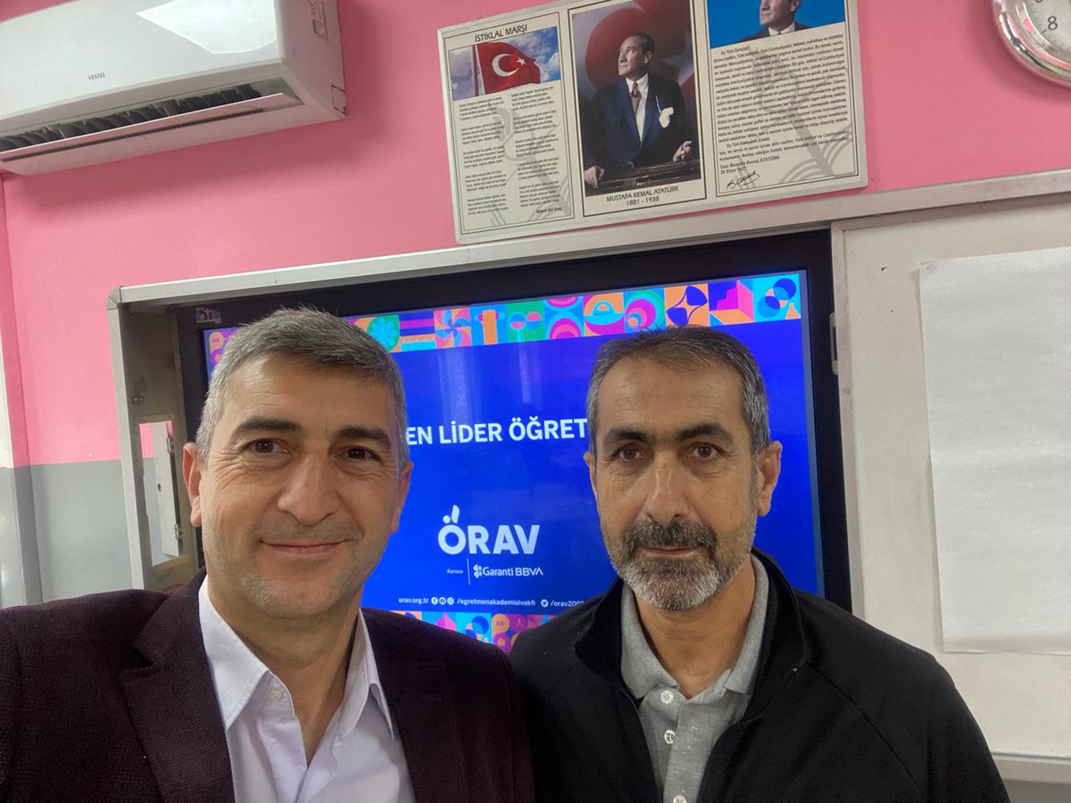 Bugün ve yarın Hatay, Osmaniye, Batman, İstanbul, Şanlıurfa, Rize'de Öğrenen Lider Öğretmen ve Sürdürülebilir Dünya Vatandaşlığı eğitimlerimizle meslektaşlarımızın mesleki gelişimlerini desteklemeye devam ediyoruz. <a href="/hataymem/">Hatay İl Millî Eğitim Müdürlüğü</a> <a href="/osmaniyeilmem/">Osmaniye İl Millî Eğitim Müdürlüğü</a> <a href="/RizeMem53/">Rize İl Millî Eğitim Müdürlüğü</a> <a href="/BatmanilMEM/">Batman İl Millî Eğitim Müdürlüğü</a> <a href="/orav2008/">Öğretmen Akademisi Vakfı</a>