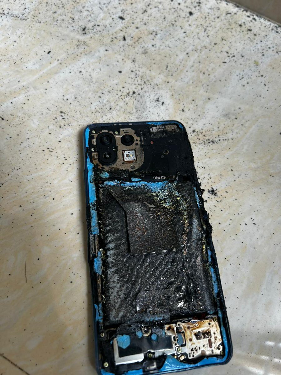 TejasMMane's tweet photo. Absolutely furious that the Xiaomi 11 Lite NE 5G which I gifted to my dad last year caught fire and burnt! This is unacceptable, and I'm deeply disappointed with the product's quality @XiaomiIndia, we need answers and a resolution ASAP! 
@MiIndiaSupport @Xiaomi #QualityControl https://t.co/uKEO4JkYUr