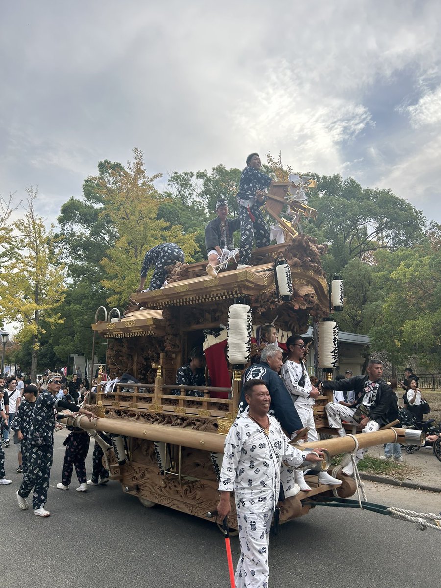 d__pix's tweet photo. 地車in大阪城2023
内代・今津・地継會・寛弘寺 https://t.co/ry5KZn2rnG