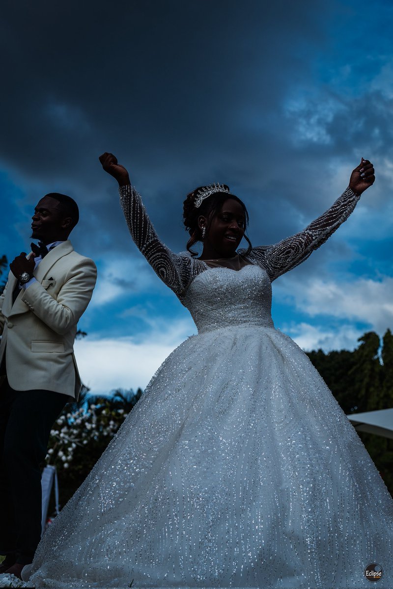Wasswaq's tweet photo. October Slides ‼️‼️‼️‼️
28.10.2023 shall forever be special to us, Thank you family, friends and colleagues that supported us. We are forever grateful to you God, thank you for the blessings and favors 🙏🙏
@enyahourhawa1 @Colleb_Mwine @MichealAyebs 🤝
Photo credit @eclip_studio https://t.co/mpn73vpEMB