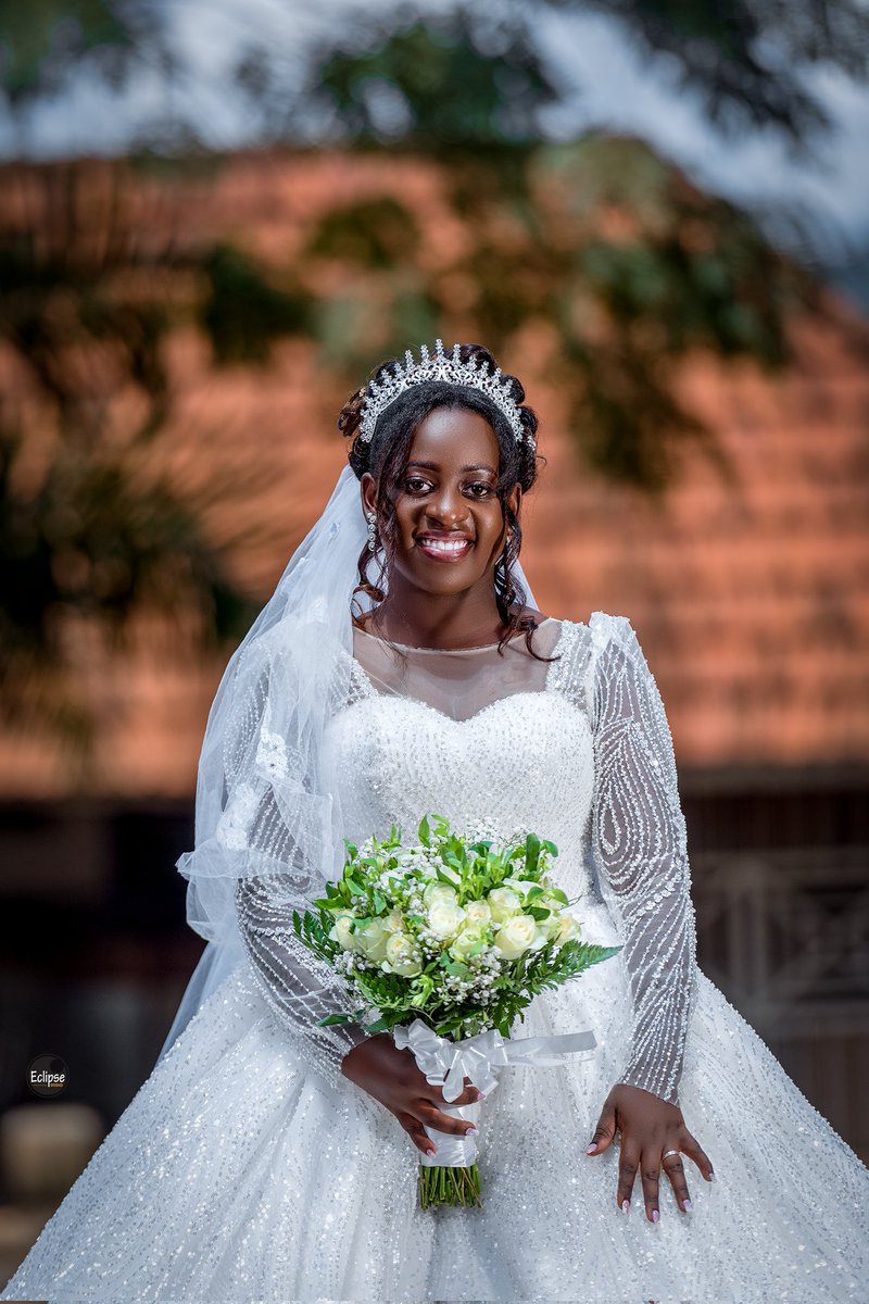 Wasswaq's tweet photo. October Slides ‼️‼️‼️‼️
28.10.2023 shall forever be special to us, Thank you family, friends and colleagues that supported us. We are forever grateful to you God, thank you for the blessings and favors 🙏🙏
@enyahourhawa1 @Colleb_Mwine @MichealAyebs 🤝
Photo credit @eclip_studio https://t.co/mpn73vpEMB