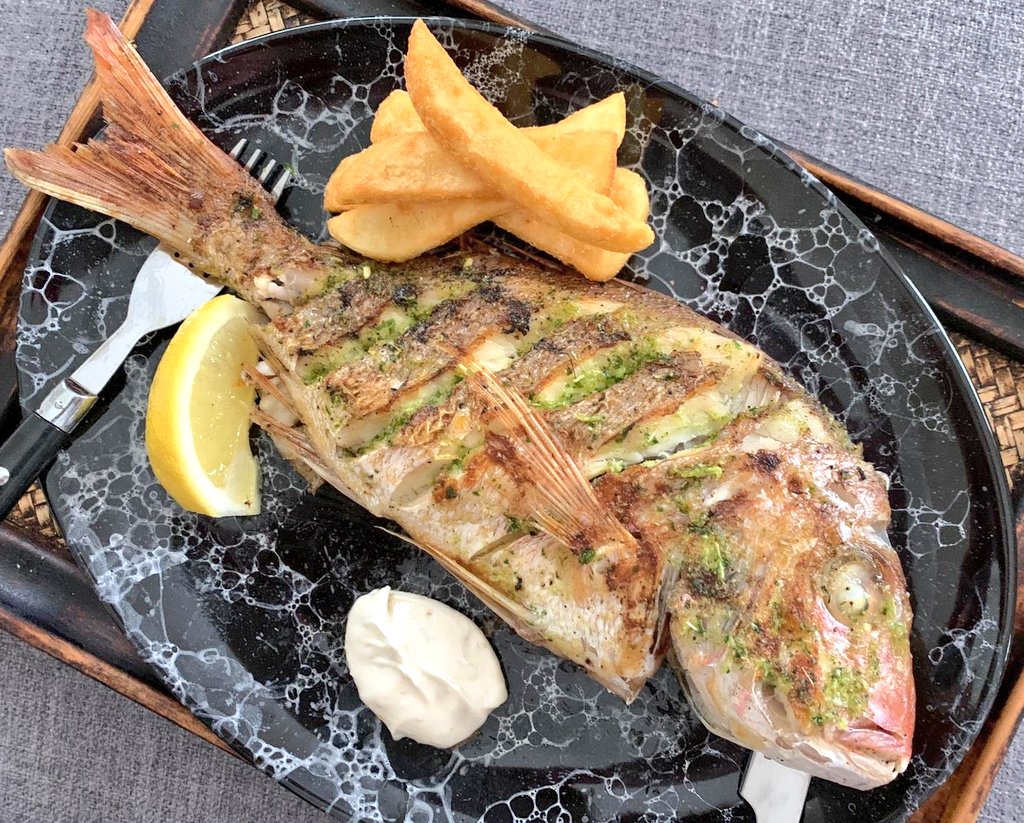 VickiTreadell's tweet photo. Lunch... my take "away" - a healthy version of #FishAndChips from a local #chippery.
Fish on the bone. https://t.co/FFJQYsXJnJ