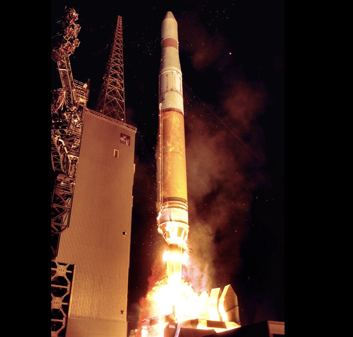 billmeco's tweet image. #OTD 17 years ago a Delta IV #launched #DMSP #F17 First Delta IV launch into a LEO/SSO, last flight of Delta IV Medium. The Defense Meteorological Satellite Program (DMSP) #SLC6