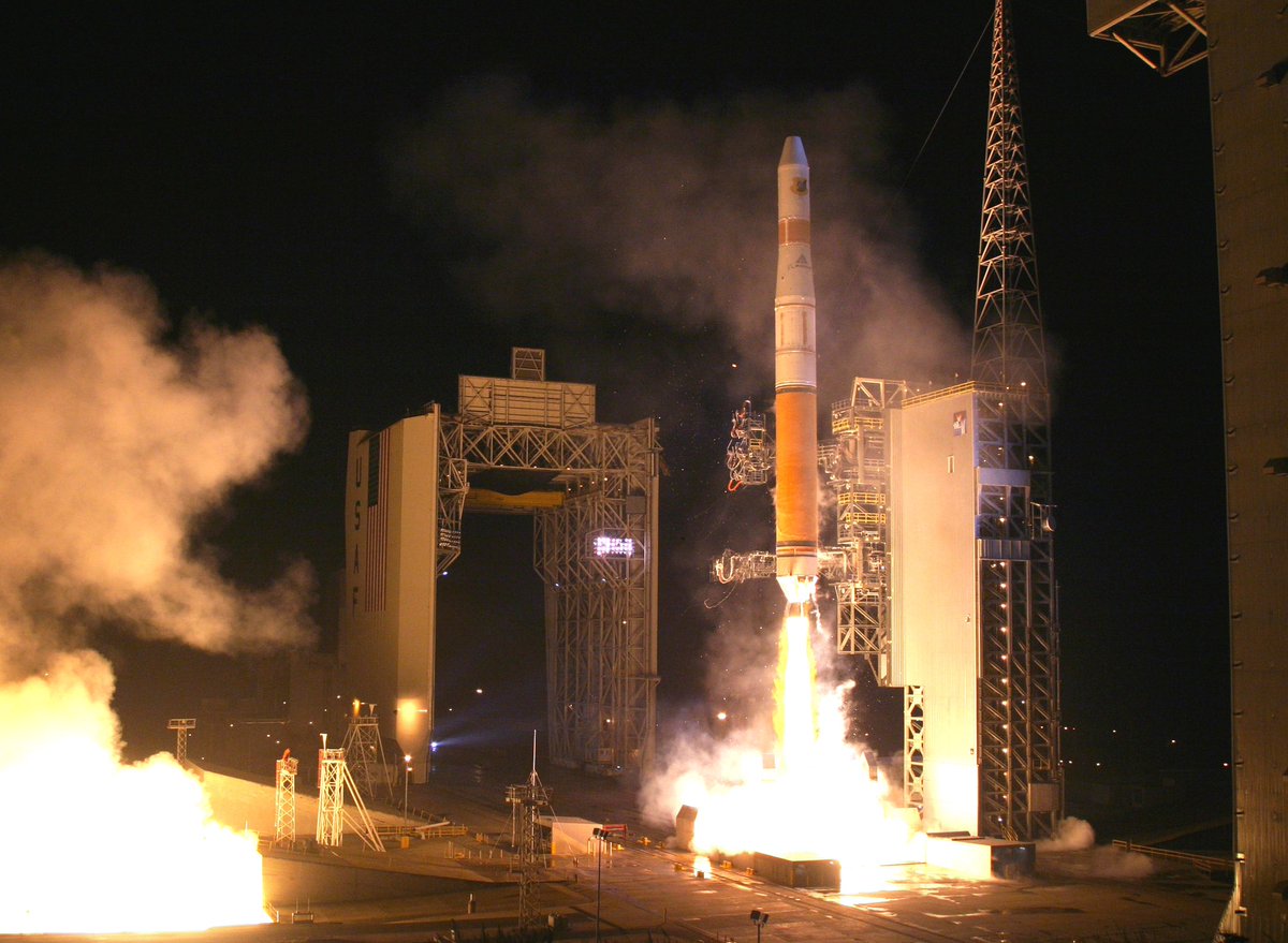 billmeco's tweet image. #OTD 17 years ago a Delta IV #launched #DMSP #F17 First Delta IV launch into a LEO/SSO, last flight of Delta IV Medium. The Defense Meteorological Satellite Program (DMSP) #SLC6