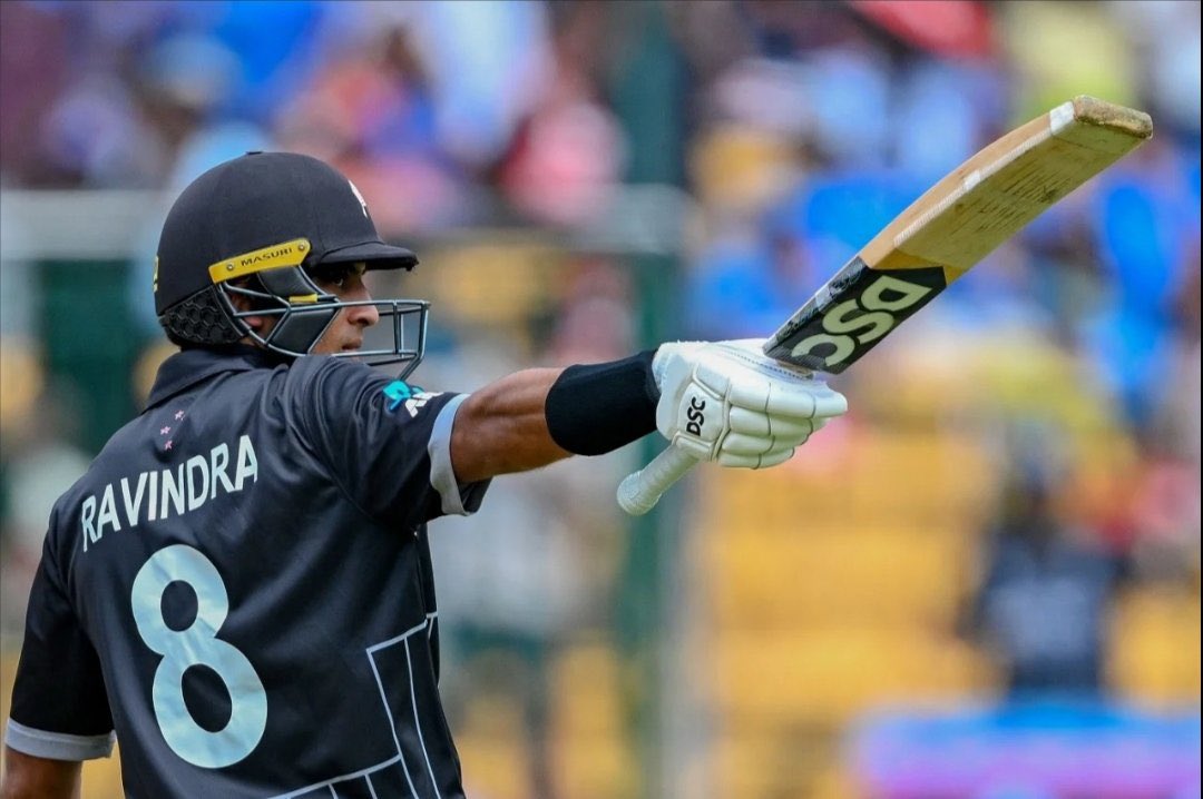 Sachin aur Rahul ko aadat rahi hai saalon se Pakistan ko takleef dene ki . Silsila zaari hai.
What an innings by Rachin. Phainta lagaya hai #PAKvNZ