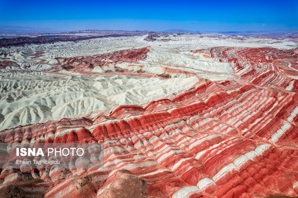 Aladaglar mountains or rainbow mountains, #Zanjan Province, Northwestern #Iran 
📸: Ehsan Taghibiglou 
#ایران، #زنجان  
جبال ألاداغلار / الجبال الملونة 
کوه های رنگی ماهنشان / آلاداغلار