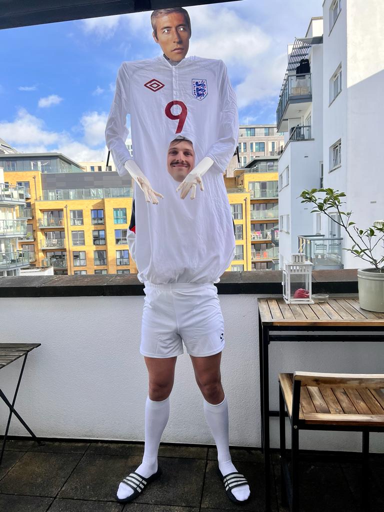 Fat_Nick's tweet photo. @Chris_Stark Coming in hot as the big man himself @PeterCrouchPod @Chris_Stark https://t.co/mgQDjF19g3