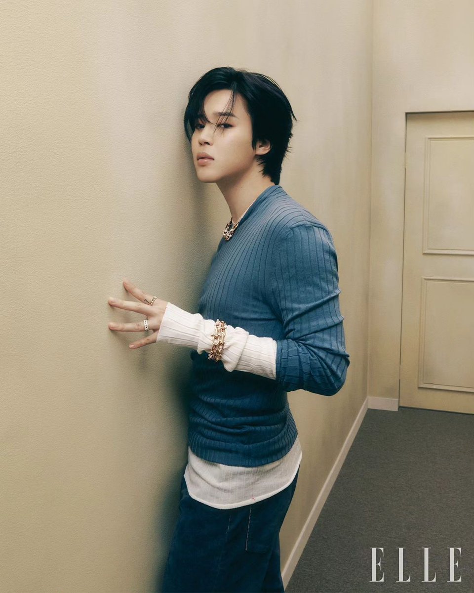Kkorepo's tweet photo. 「#BTS（#防弾少年団）」#JIMIN、魅惑的な瞳に視線くぎづけ…高級ブランドをいっそう輝かせる存在感 #ジミン　
https://t.co/PHPV9PF508 https://t.co/TxbQw3Ocqt