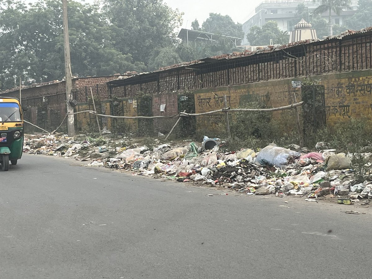 JainnGurgaon's tweet photo. @cmohry @DC_Gurugram 

Gurugram City has now started looking dustbin. https://t.co/oTRai7olLU