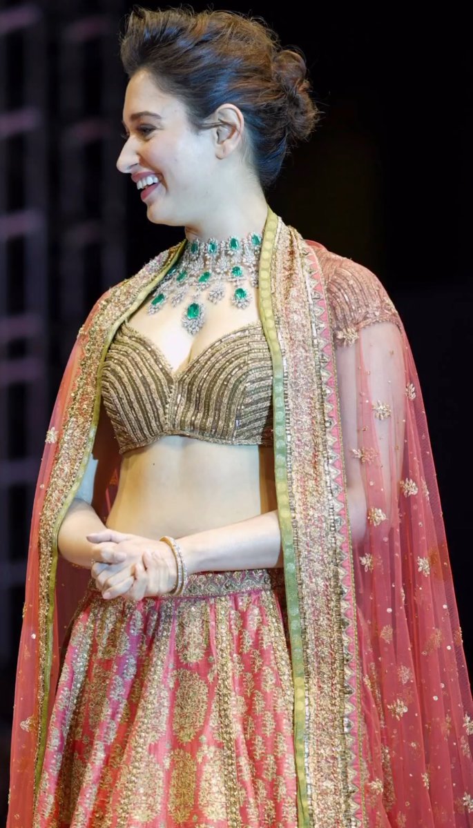Aathavan_speaks's tweet photo. Ding Dong 😚✨
The RampWalk Queen Our Tamannaah Bhatia is here @tamannaahspeaks 

Clicks From the Event #TheWeeek2023 #TamannaahBhatia #Tamannaah 

1/3 https://t.co/jDqC8uRRL2
