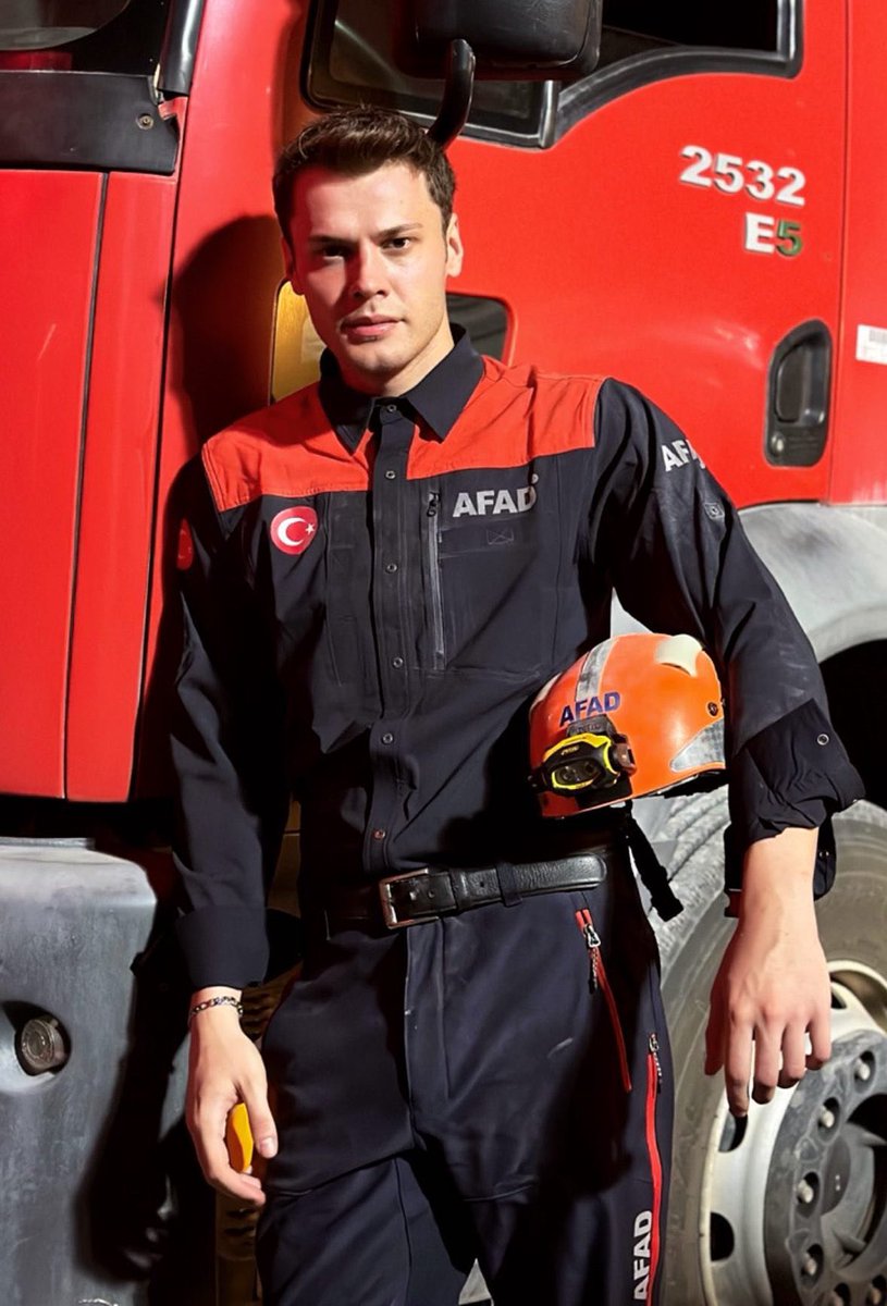 Cast a bak...
Evlilik programlarından oyuncu toplamışlar.
Fikrin kalitesi ile eşdeğer.
Vicdanınızı ayakta alkışlamak istiyorum .
Ayrıntıları gördükçe, öğrendikçe deliriyorum .

#hatay yalnızca bizim
#ŞahsiMeselemiz .
Malzeme etmeyin.