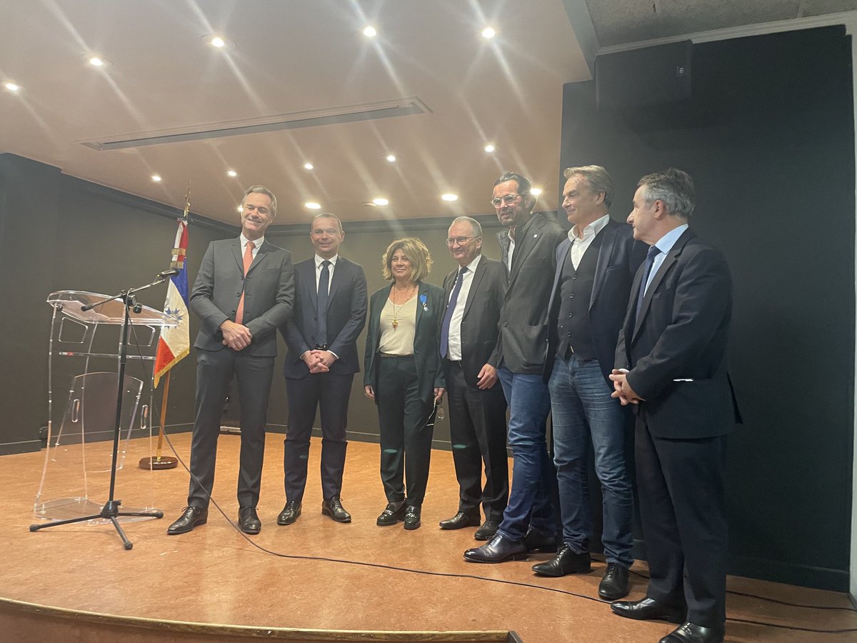 🎖️Remise des insignes de chevalier dans l’ordre national du mérite à Cécile Gruat Laforme ⁦<a href="/GruatL/">Cecile Gruat</a>⁩ par le Ministre ⁦<a href="/olivierdussopt/">Olivier Dussopt</a>⁩ . La République récompense une femme avec un parcours et une implication exemplaire au service des territoires, du BTP #ONM