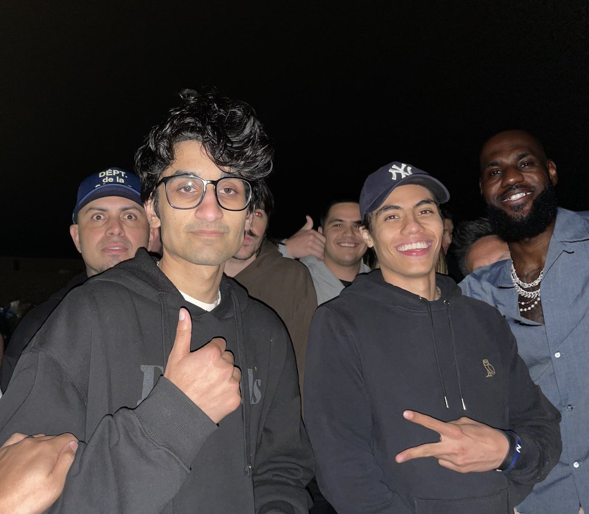 Deroidz's tweet image. BREAKING:  Lebron James @KingJames just swept 15 @DeGodsNFT  🔥