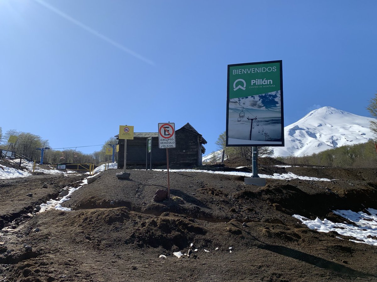 joselopaaa's tweet photo. En noviembre de 2022 pude subir sin problemas a la base del volcán. Hoy este lugar está controlado por privados que controlan el paso. No se puede subir. Una lástima y pérdida para todos. https://t.co/KnzK5JMqYd